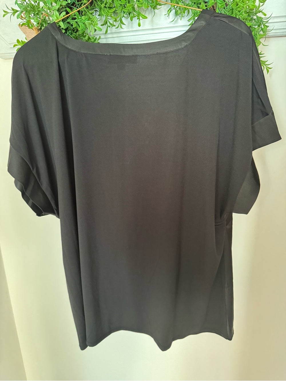 Women's Black V-Neck Twist-Hem Blouse - Picture 4 of 6